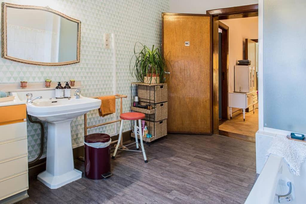 Vakantiewoning In Mol Centrum Met Eigen Bar "Casacuriosa" Екстер'єр фото