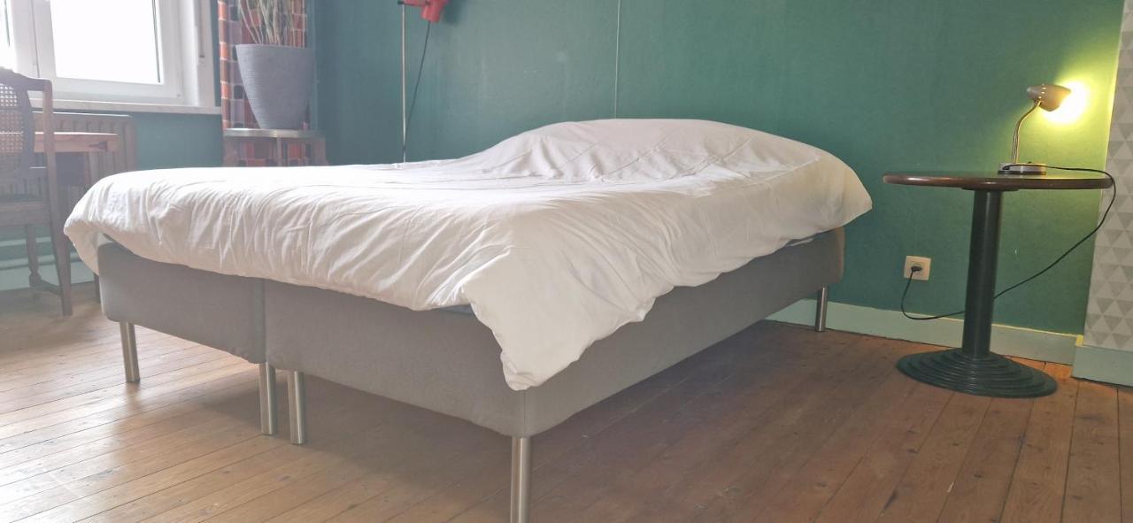 Vakantiewoning In Mol Centrum Met Eigen Bar "Casacuriosa" Екстер'єр фото